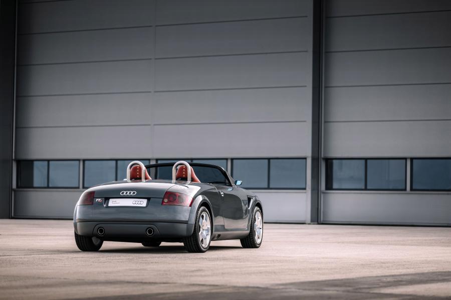  Audi TTS Roadster Concept 1995 года  (фото 3 из 14)